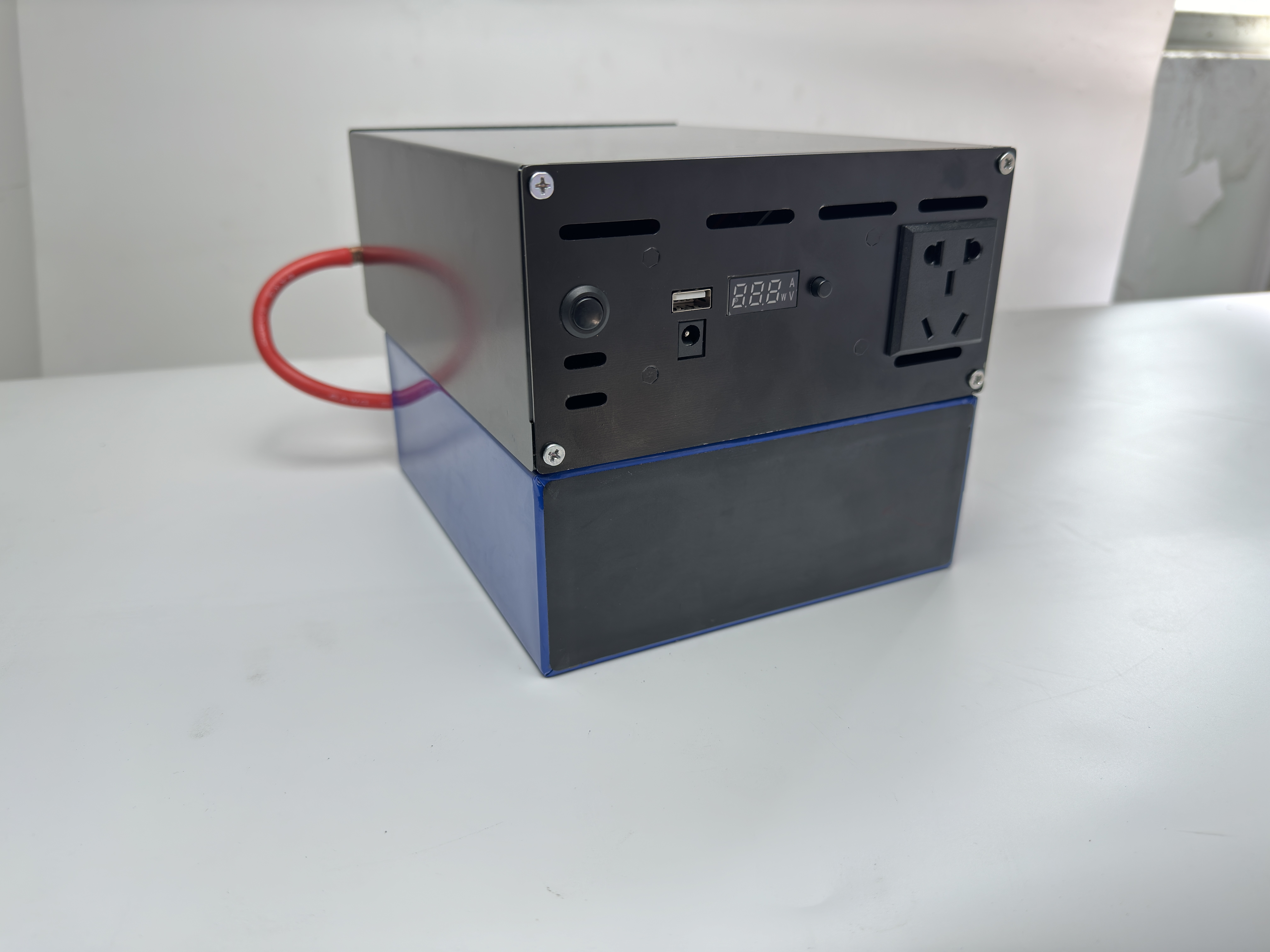 MPPT 3,2 V Wechselrichtersystem Solarladung Lithium -Eisen -Phosphat -Batterie -Booster -Wechselrichterausgang 230v300W